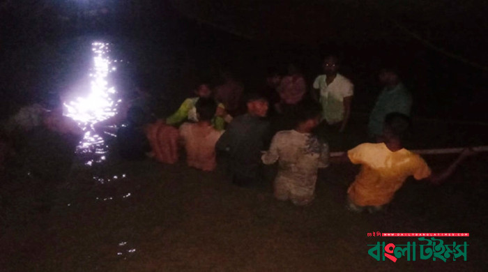 মুন্সীগঞ্জের পদ্মায় বাল্কহেডের ধাক্কায় বনভোজনের ট্রলারডুবি, নিহত ৫